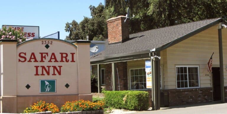 Exterior of the Safari Inn Chico