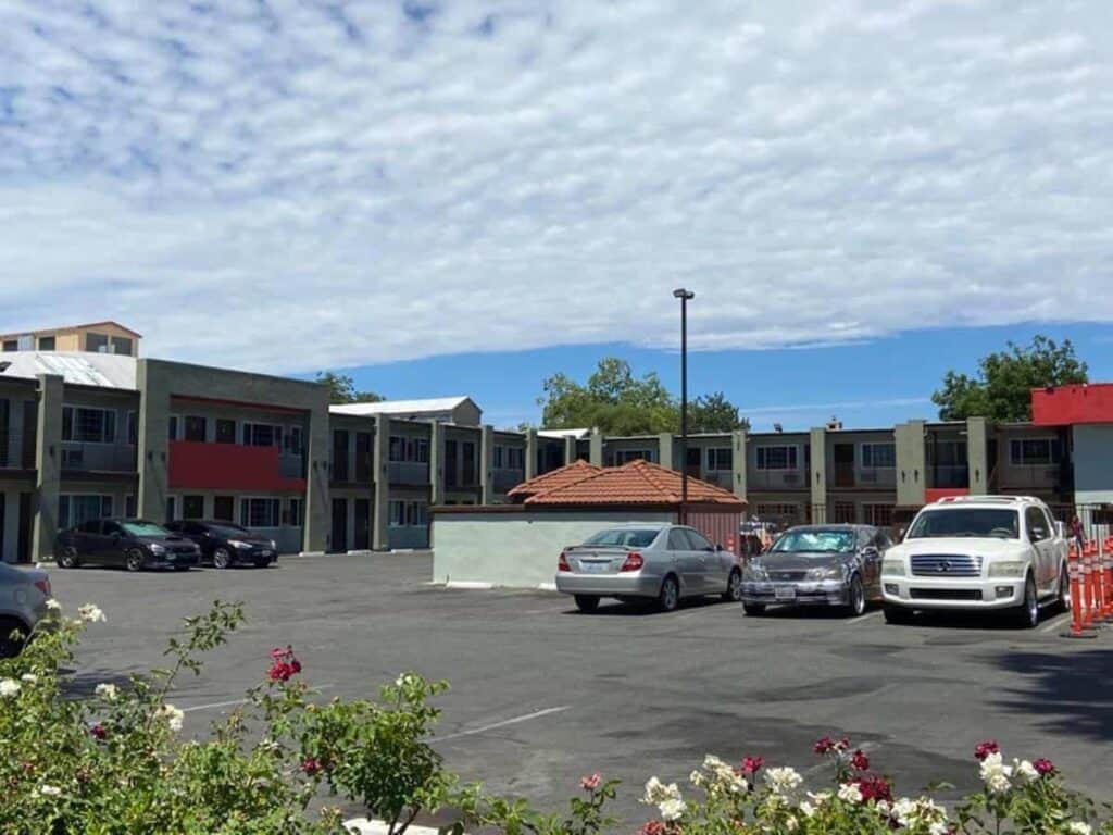 View from the parking lot of the exterior of the University Inn Chico