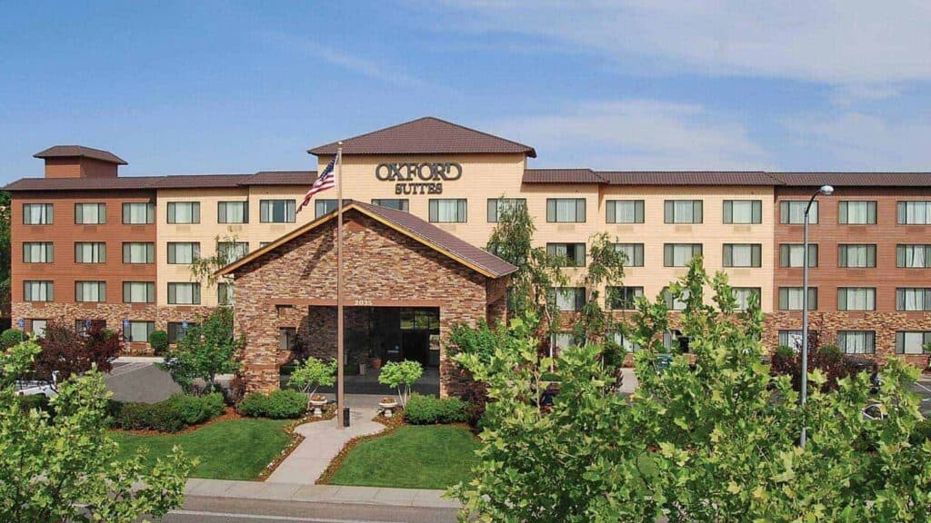 Exterior of the Oxford Suites Chico