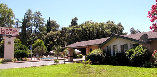 Exterior of the Town House Motel